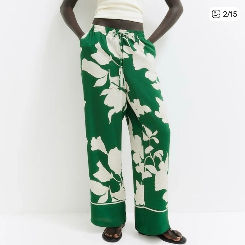 H&M Green Pants with White Leaf Pattern - Picture 12 of 12